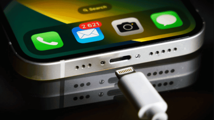 Apple iPhone 15 USB-C Port